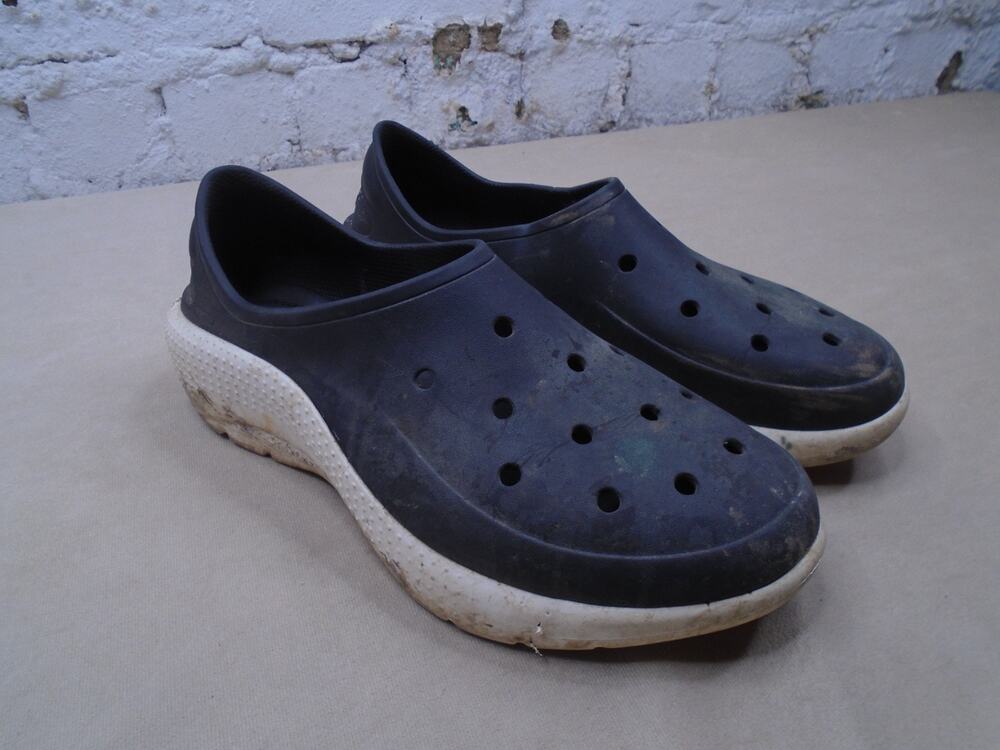 CROCS Classic Sneaker in Black/White Unisex Mens Size 12